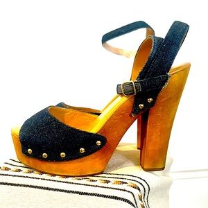 Solid wood platforms heel sandals, denim and gold rivets and ankle straps.